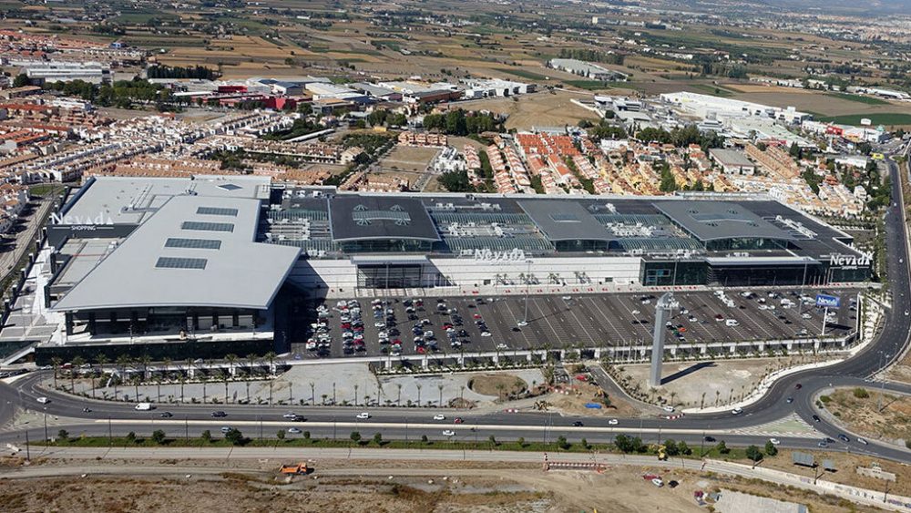 El Nevada, un centro comercial por el que la Junta de Andalucía tiene El Nevada, un centro comercial por el que la Junta de Andalucía tiene