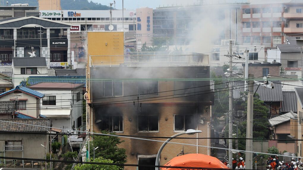 Al menos una decena de muertos en un incendio provocado en unos estudios de  Japón