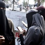 Mujeres musulmanas cubiertas protestan contra la prohibición del niqab en Dinamarca.