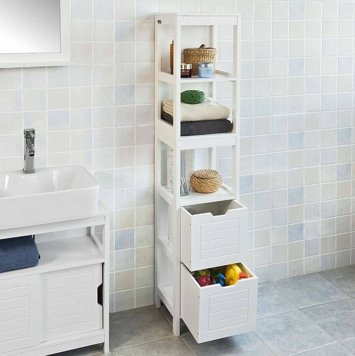 Muebles altos para el cuarto de baño o cómo ganar espacio de almacenaje en  el cuarto