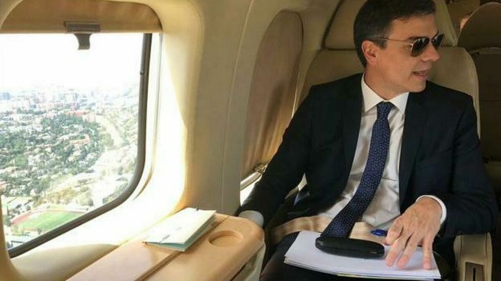 Sánchez coloca una visita a una fábrica de vacunas en Granada para ir en Falcon a un acto del PSOE