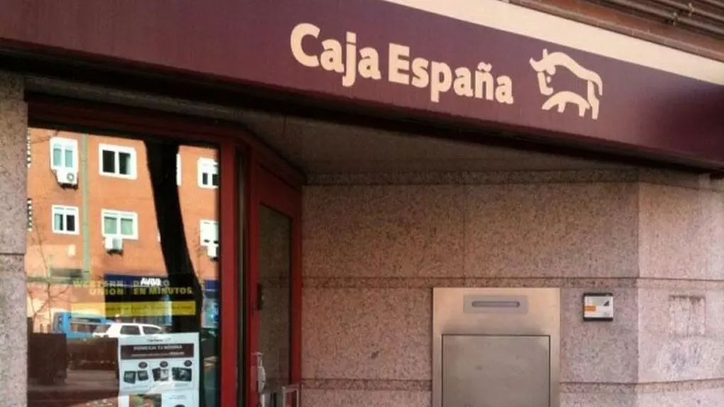 Negligencia Gallo compuesto El Banco de España acorrala al consejo de Caja España por los créditos a su  presidente