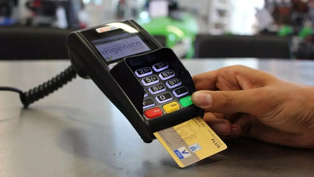 El consumo de los hogares con tarjetas de crédito se contrae un 11% desde el 'pico' del Black Friday