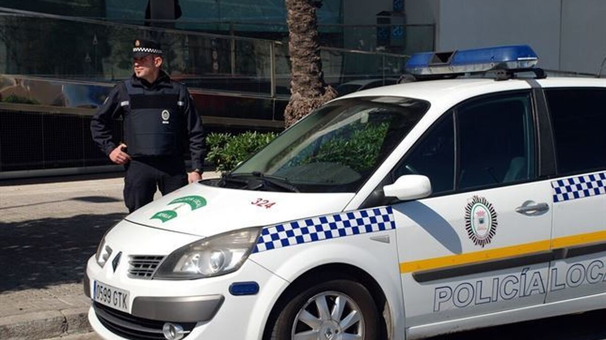 Un agente del Cuerpo de la Policía Local de Sevilla.
