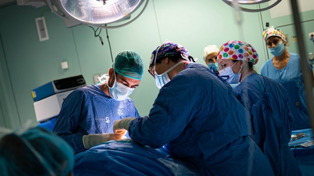Continúa el colapso en sanidad: 850.000 personas en lista de espera quirúrgica, 56.000 más que en 2022