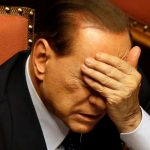 La acusación contra Berlusconi admite que está "muy enfermo" y aprueba separarle del juicio por soborno