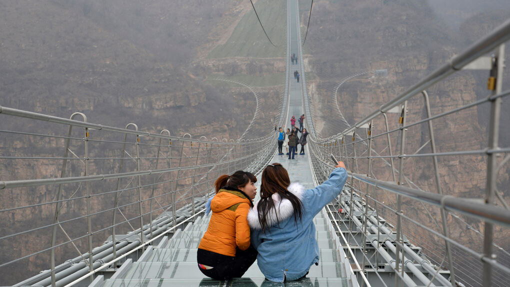 Dedos de los pies fluido azufre Puentes de cristal, táctica china para atraer turistas
