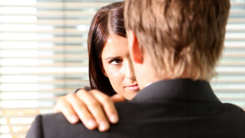 Cómo saber si tu pareja te está siendo infiel: el truco está en su  comportamiento
