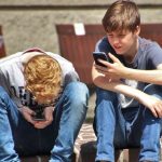 ¿Cuál es la mejor edad para darle a un niño un móvil? 10 consejos a tener en cuenta