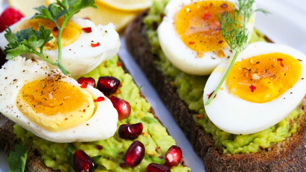 The only 12 foods you should eat to lose weight (like eggs, nuts or tuna)