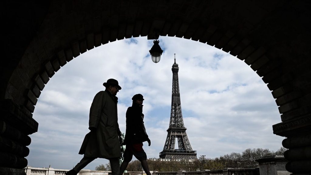 La Torre Eiffel se apagará una hora y cuarto más pronto para dar ejemplo de ahorro energético
