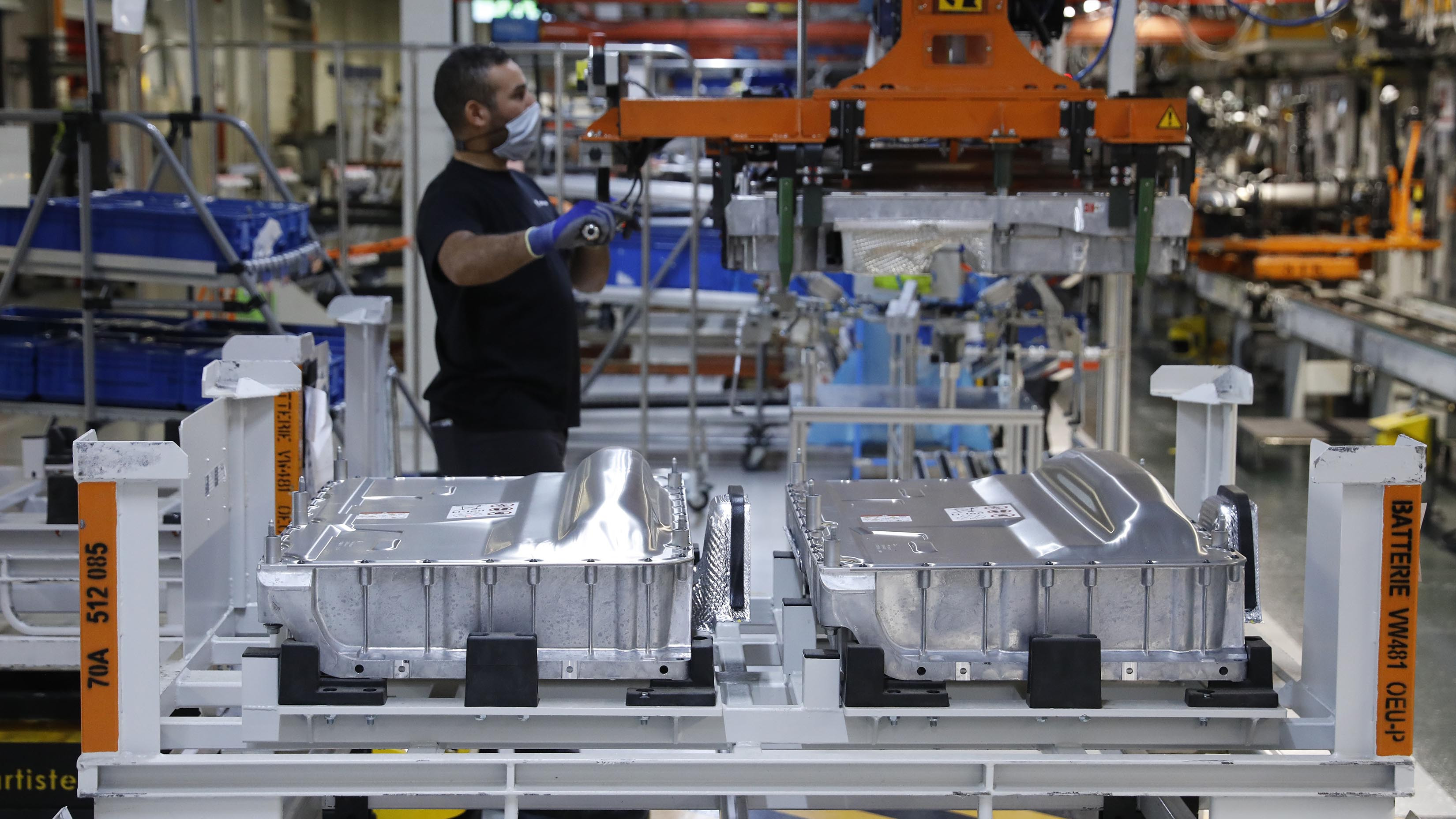 Industria confirma que Seat e Iberdrola liderarán la primera fábrica de baterías