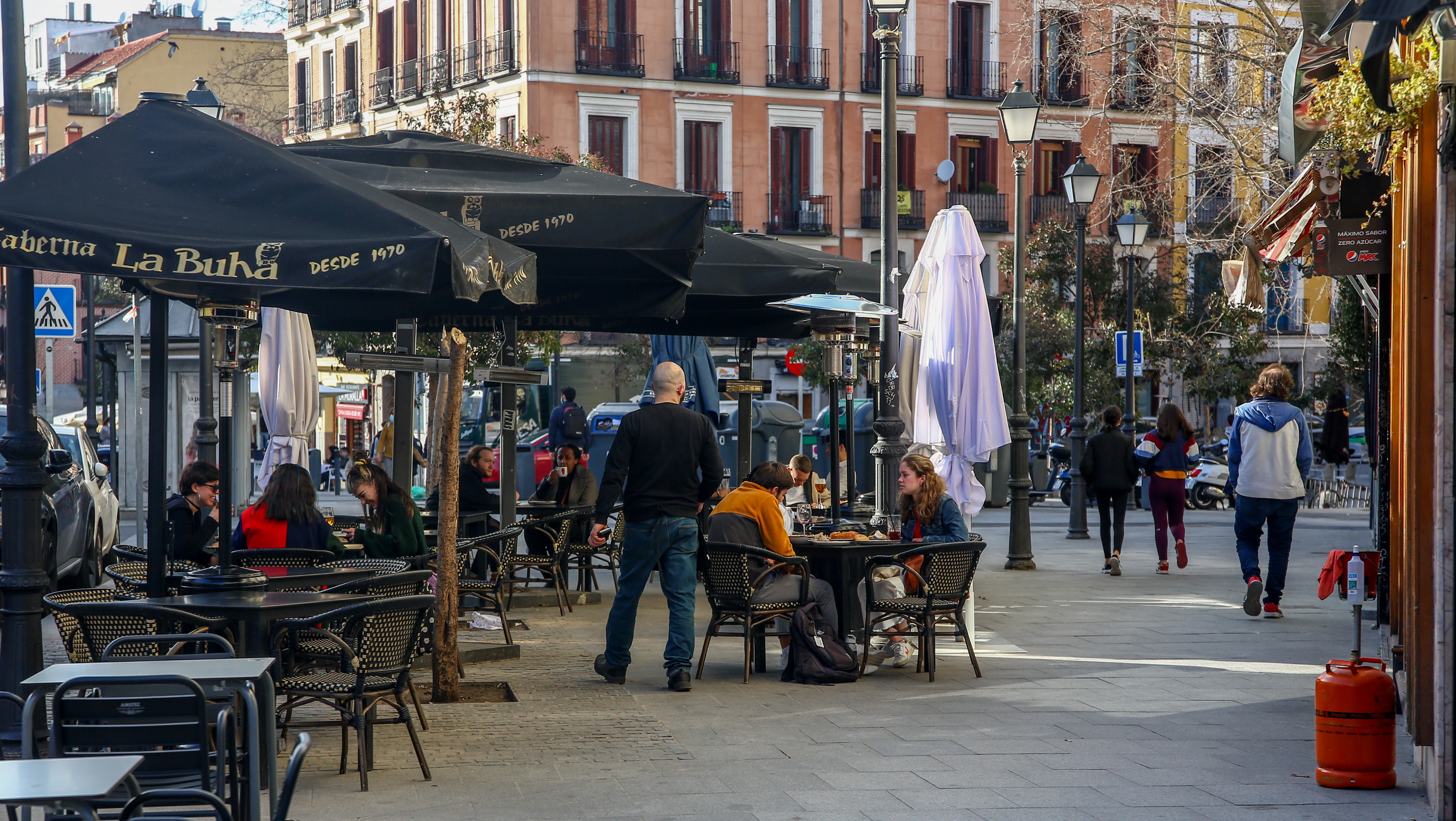 Madrid sale del riesgo extremo por covid y mantiene el toque de queda a las 23 horas