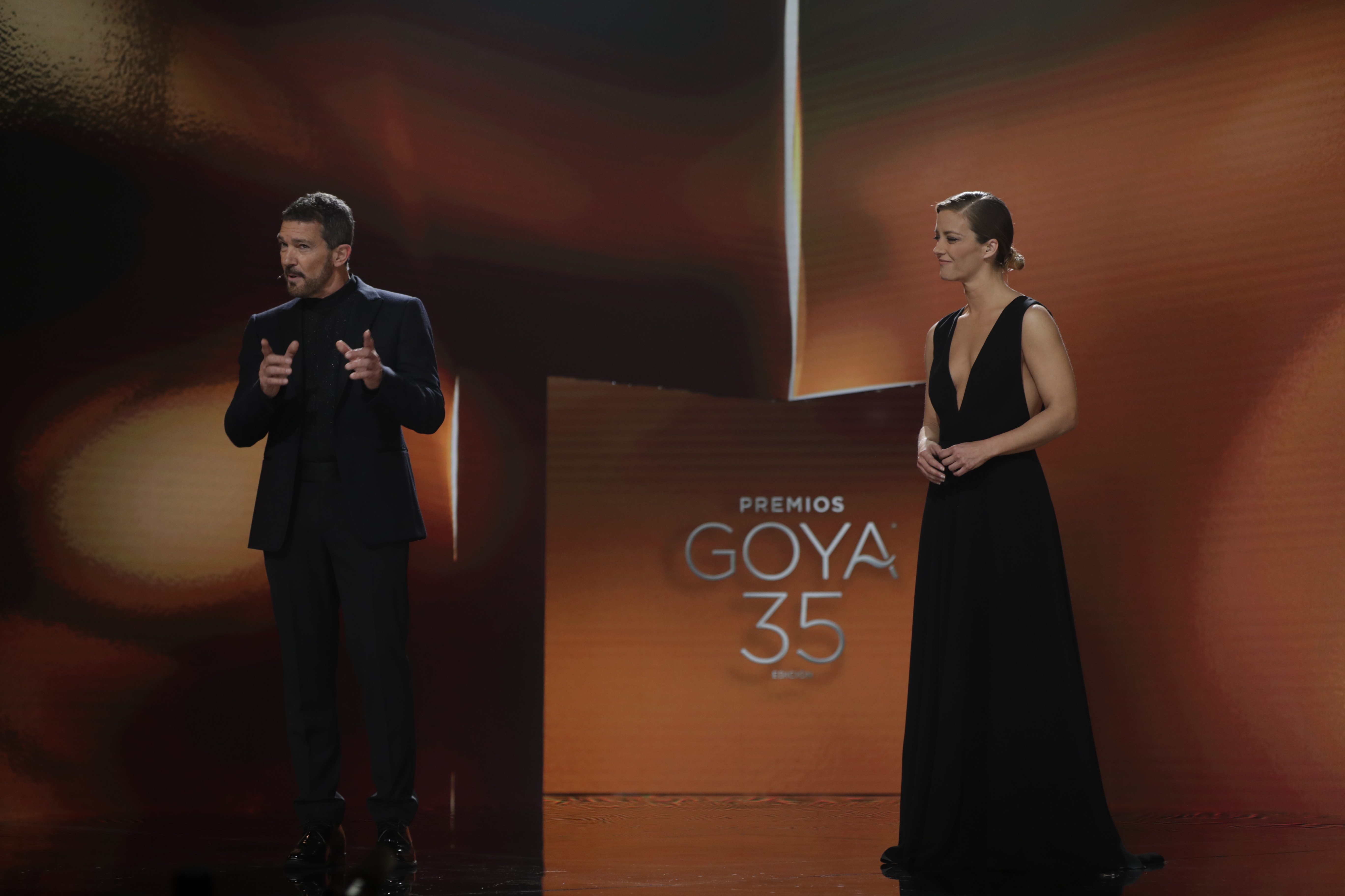 Los presentadores de los Goya Antonio Banderas y María Casado ©Miguel Córdoba – Cortesía de la Academia de Cine