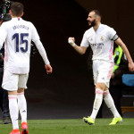 Benzema celebra el gol del Real Madrid contra el Atlético.