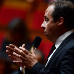 Detenido el líder de un partido centrista francés por posesión de armas