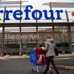 Un centro de Carrefour, una empresa salpicada por el caso de Aena.