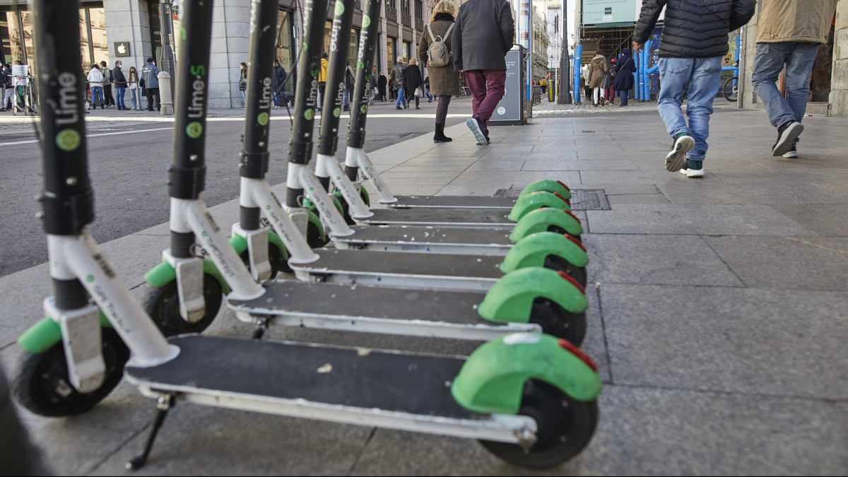 La Comunidad de Madrid diseña un nuevo mapa de aparcamientos para patinetes eléctricos
