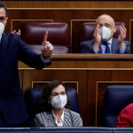 Pedro Sánchez y Pablo Casado abren la campaña electoral de Madrid con acusaciones de corrupción