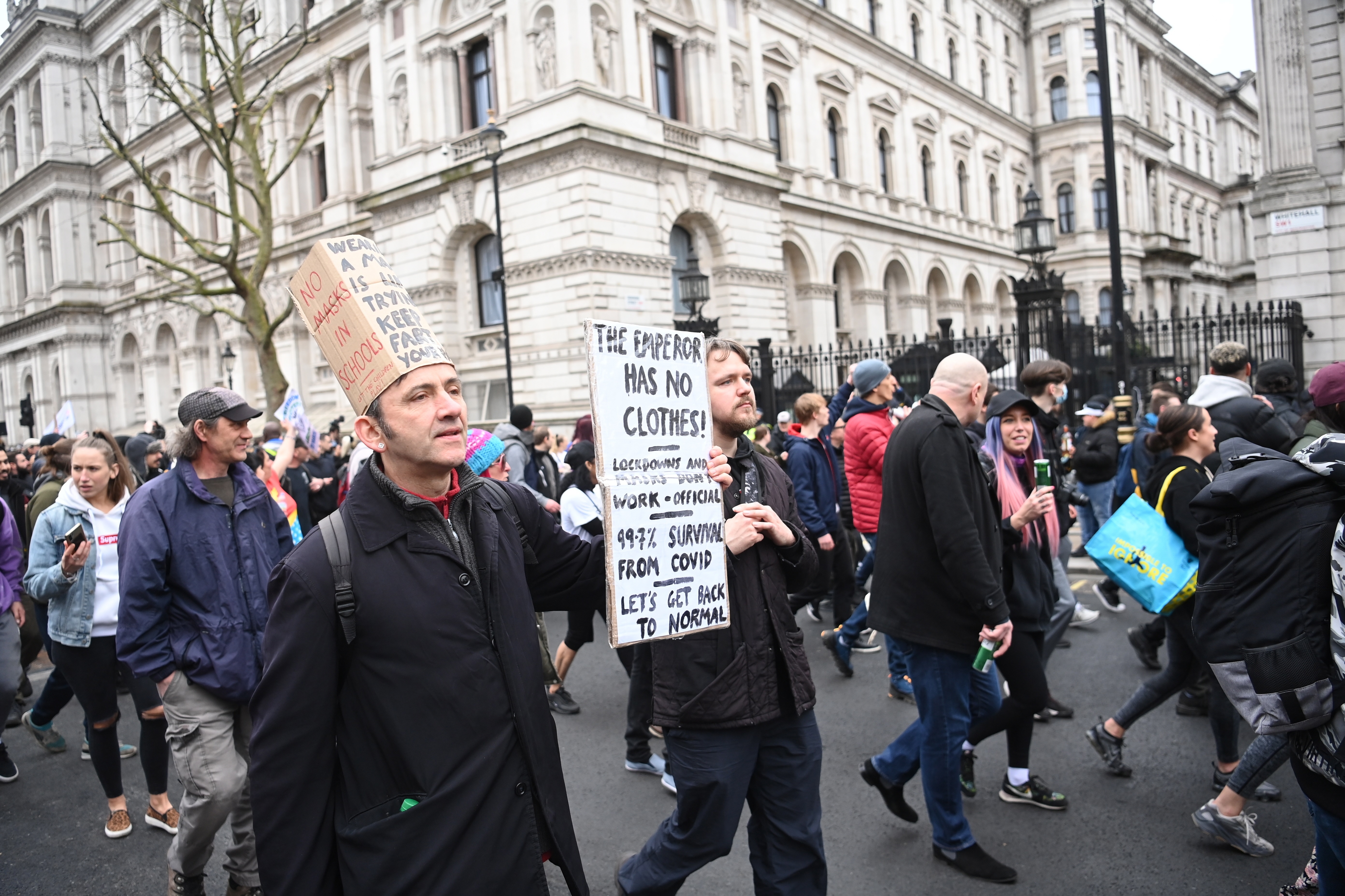 La protesta contra el confinamiento en Londres se salda con 36 detenidos