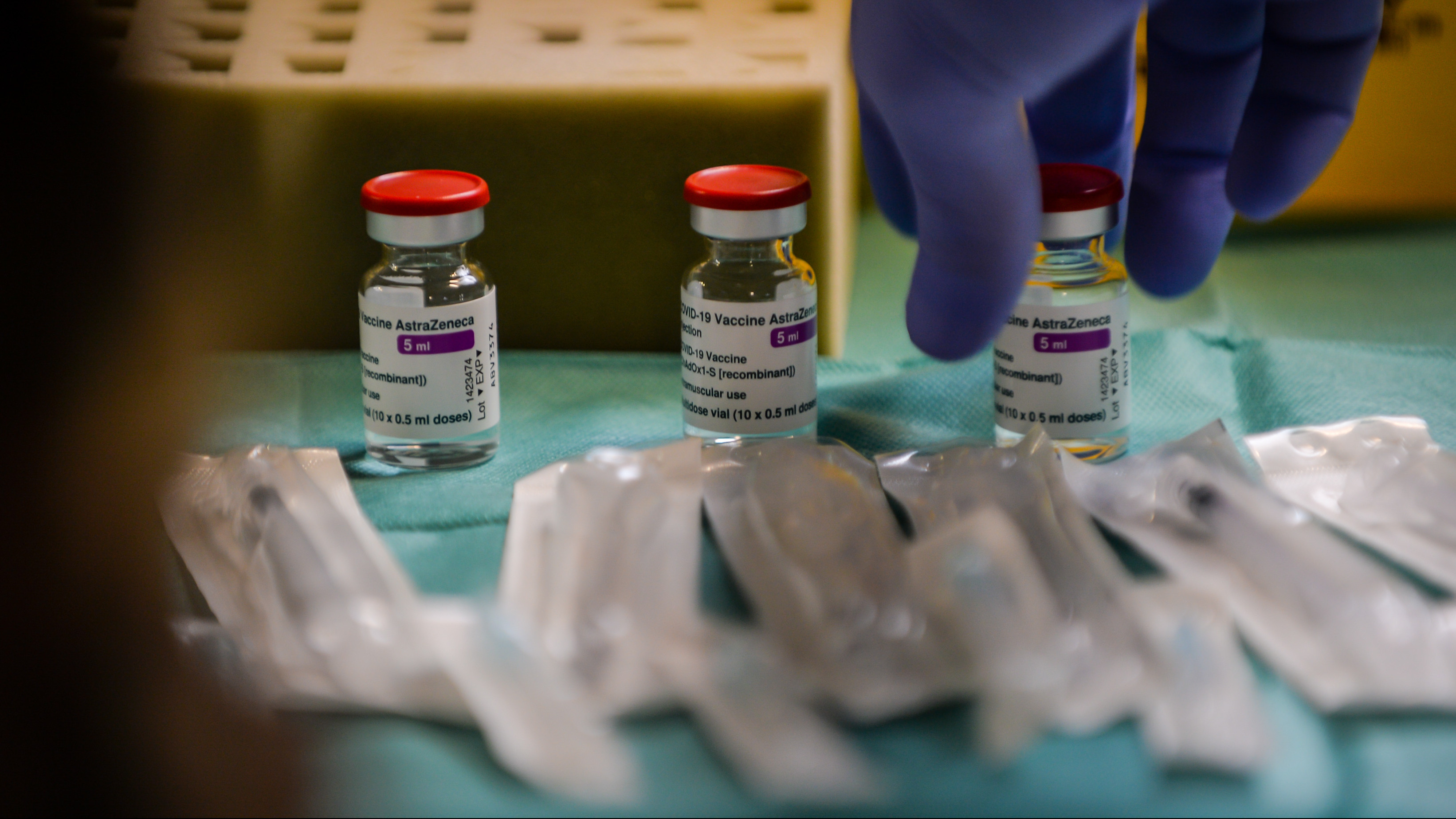 Sanidad decide este lunes si se vacunará con AstraZeneca a mayores de 55 años