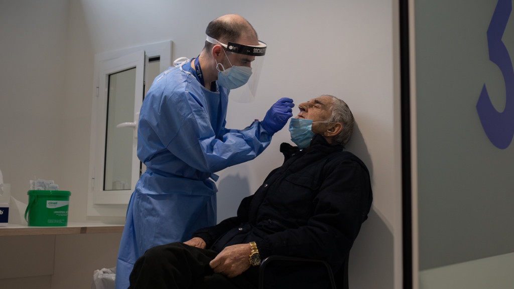 El crecimiento de la covid se activa en Cataluña y aumentan pacientes en UCI