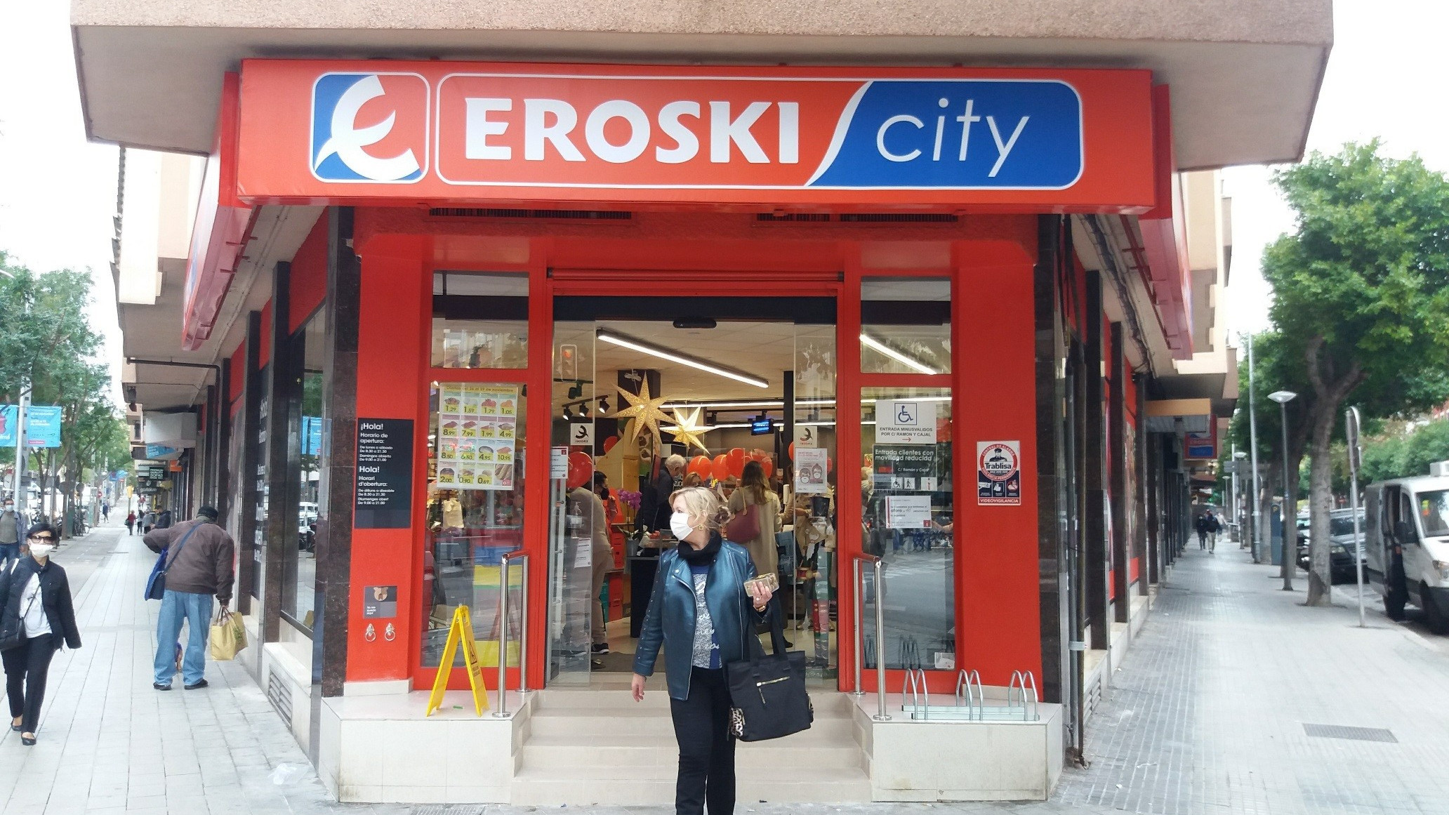 Eroski espera reducir su deuda por debajo de los 1.000 millones tras la entrada del magnate checo
