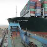 El buque que atasca el canal de Suez.