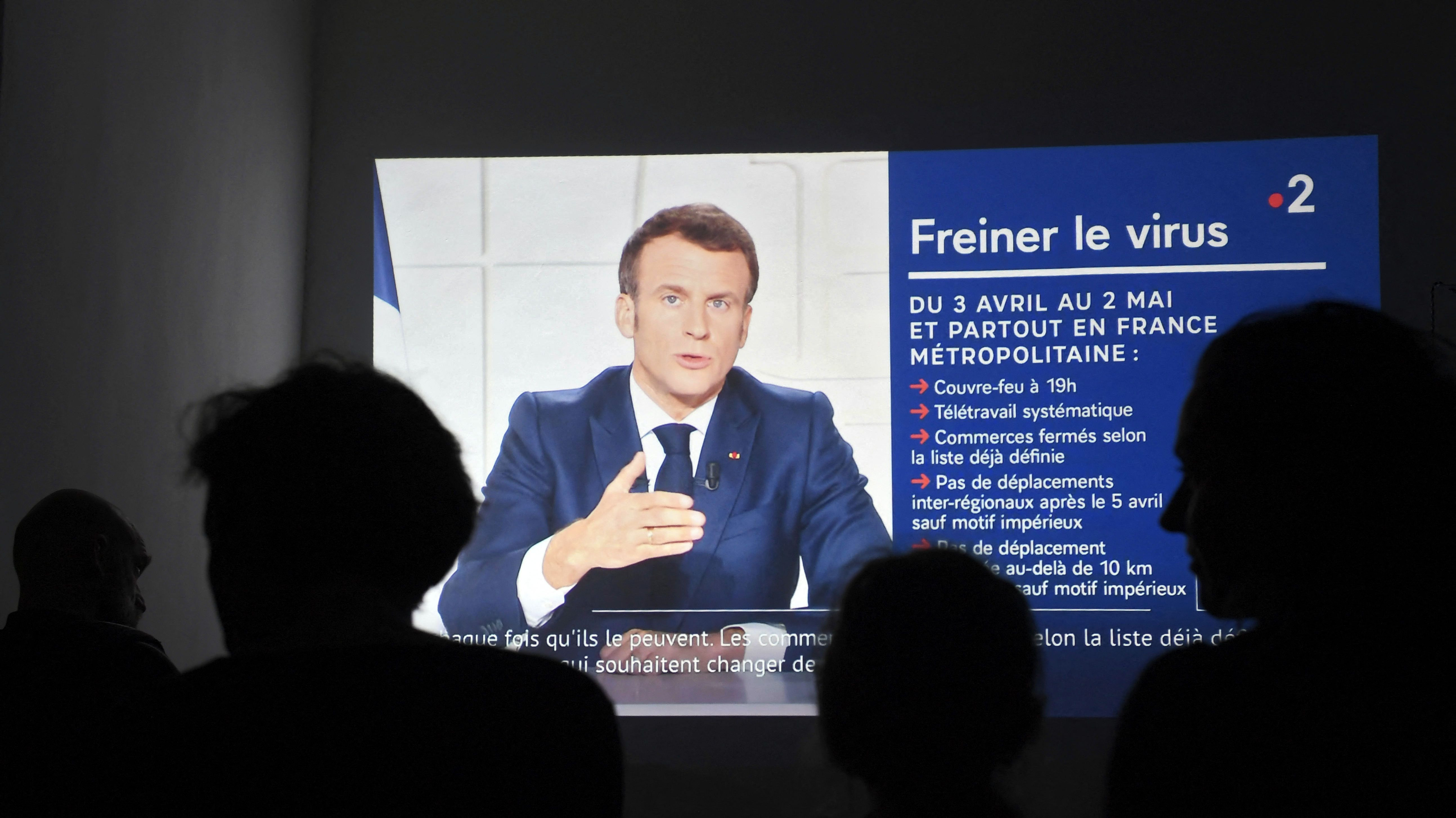 Macron anuncia el cierre de las escuelas durante tres semanas y restricciones para toda Francia