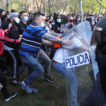 Batalla campal en Vallecas tras un mitin de Vox boicoteado por radicales