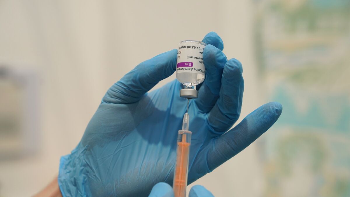 Sanidad amplía el límite de edad de vacunados con AstraZeneca hasta 69 años