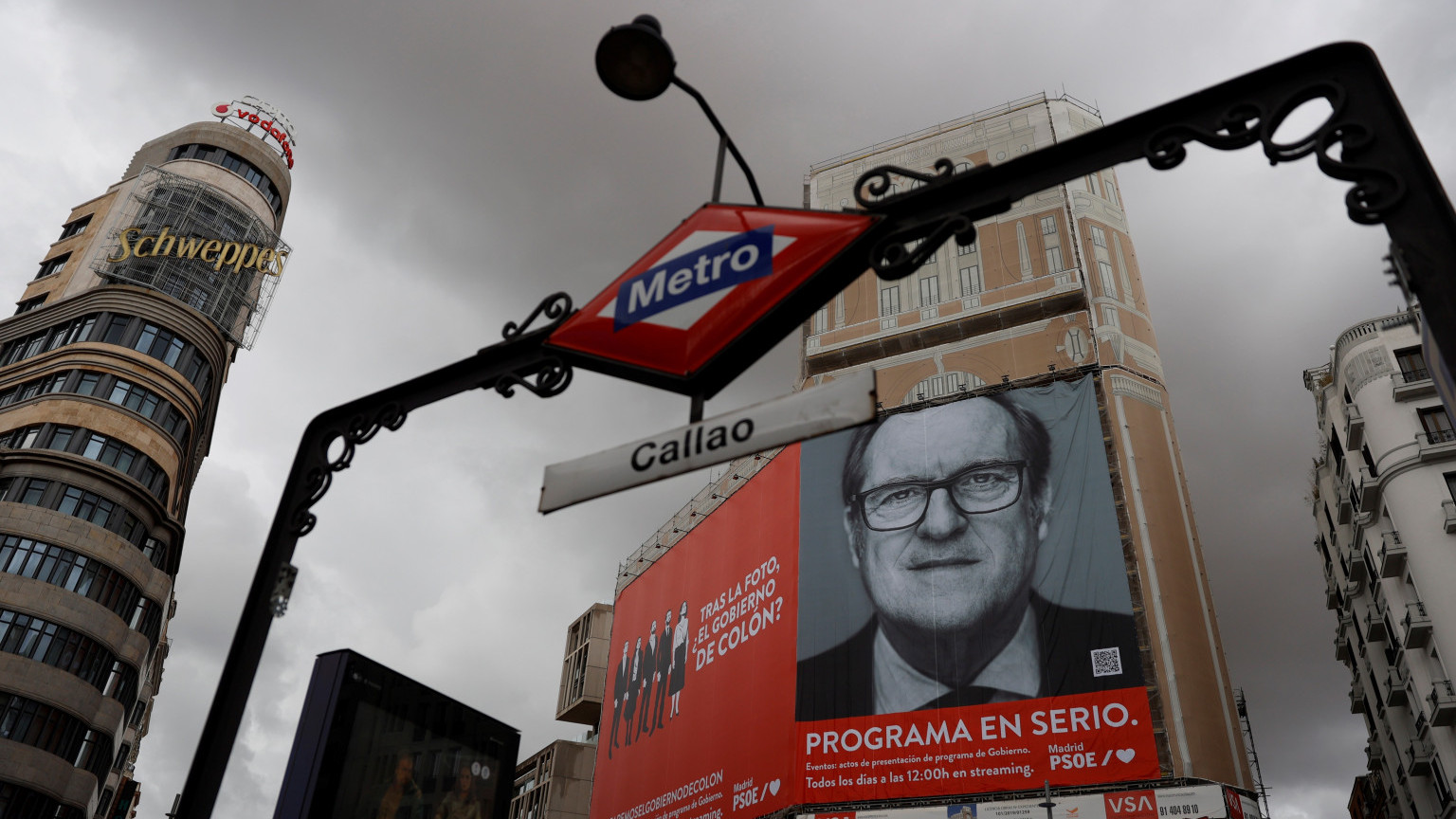 La Junta Electoral ordena retirar la publicidad electoral del PSOE de Gran Vía