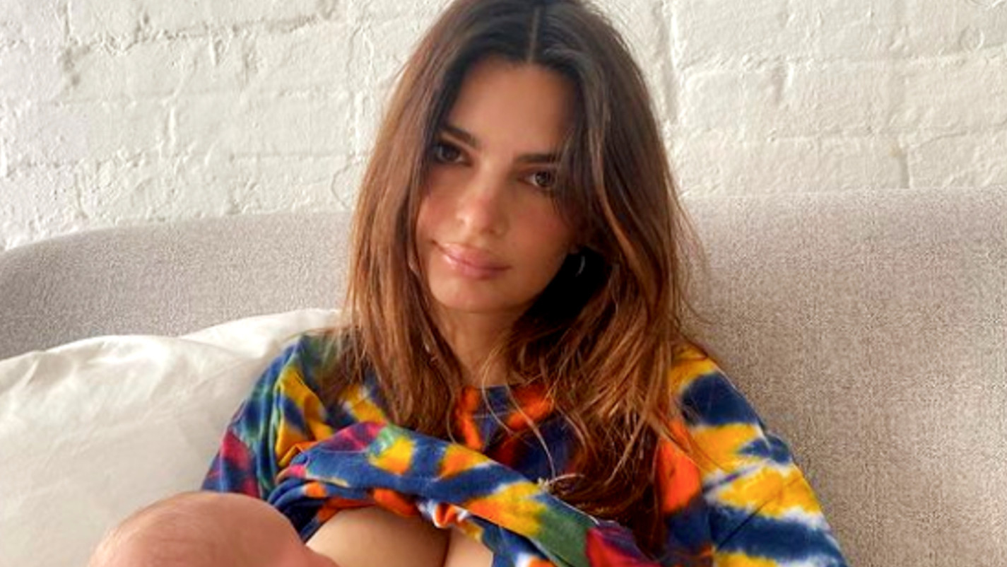 La supermodelo Emily Ratajkowski causa furor por esta foto amamantando a su hijo