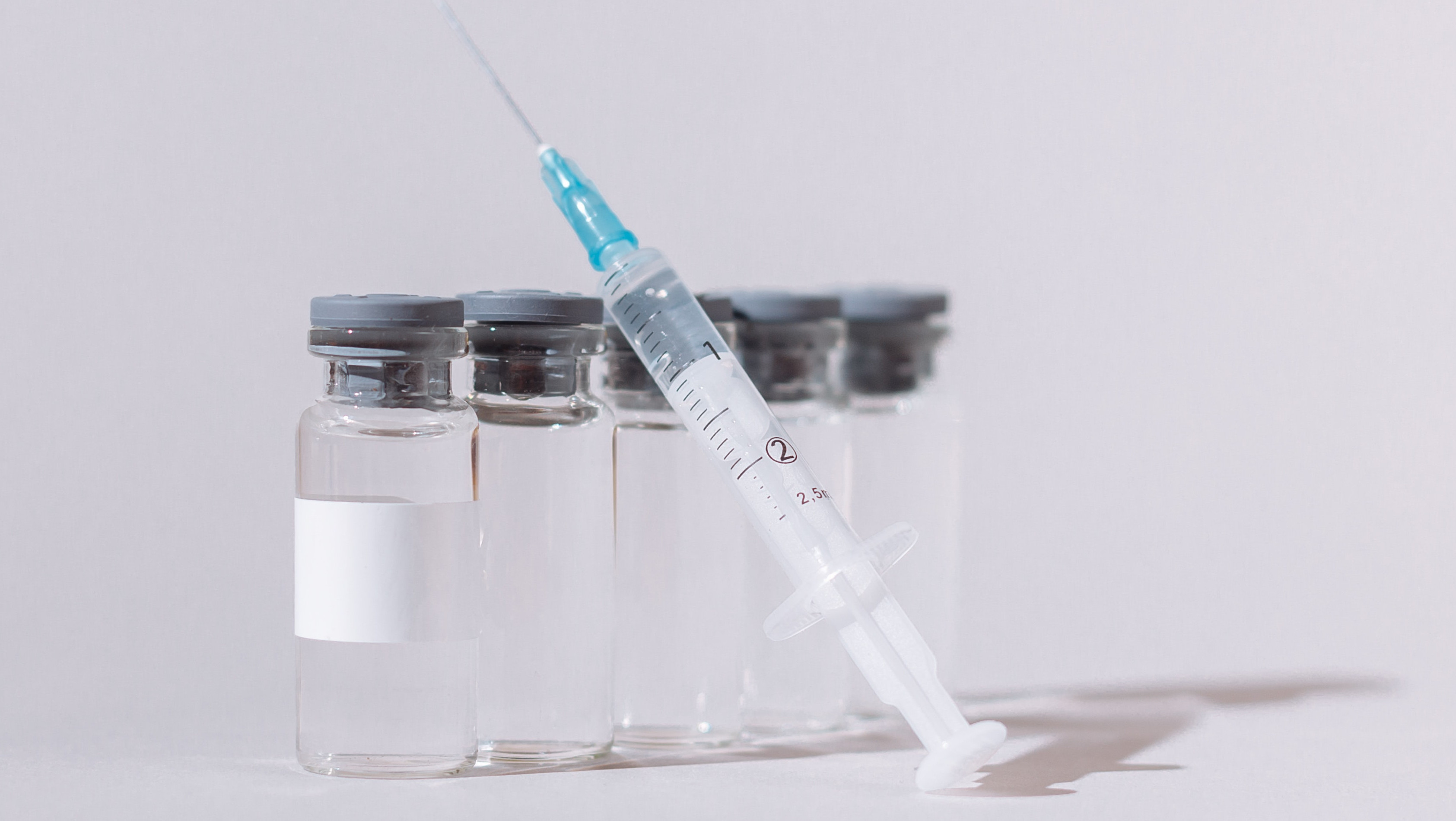 Comienza la distribución en España de la esperada vacuna monodosis de Janssen