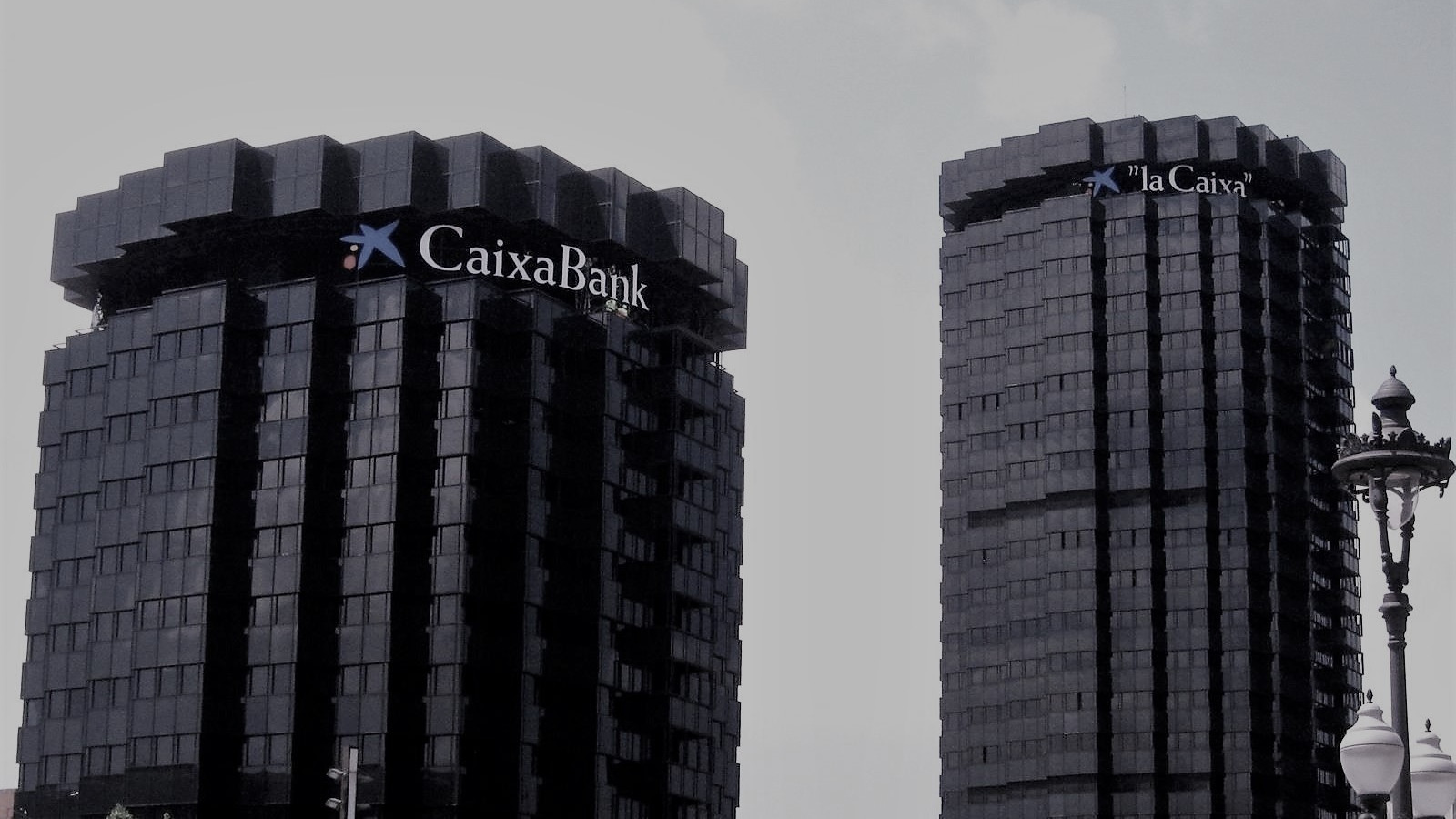 La historia de las tprres negras de CaixaBank