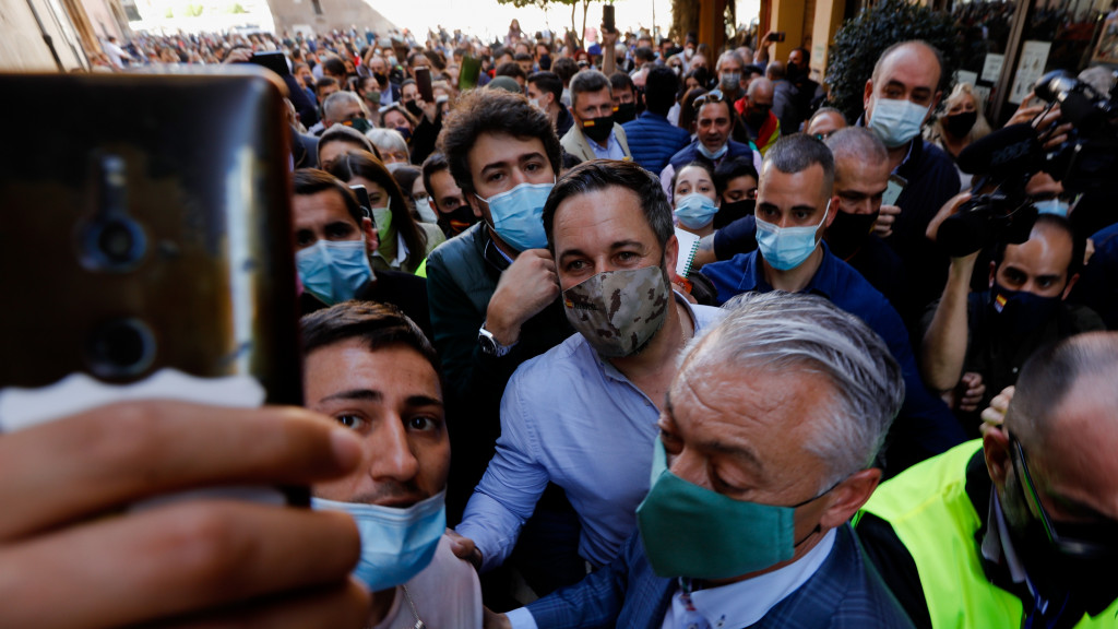 Multan a Vox con 600 euros por incumplir las medidas en la visita de Abascal a Murcia