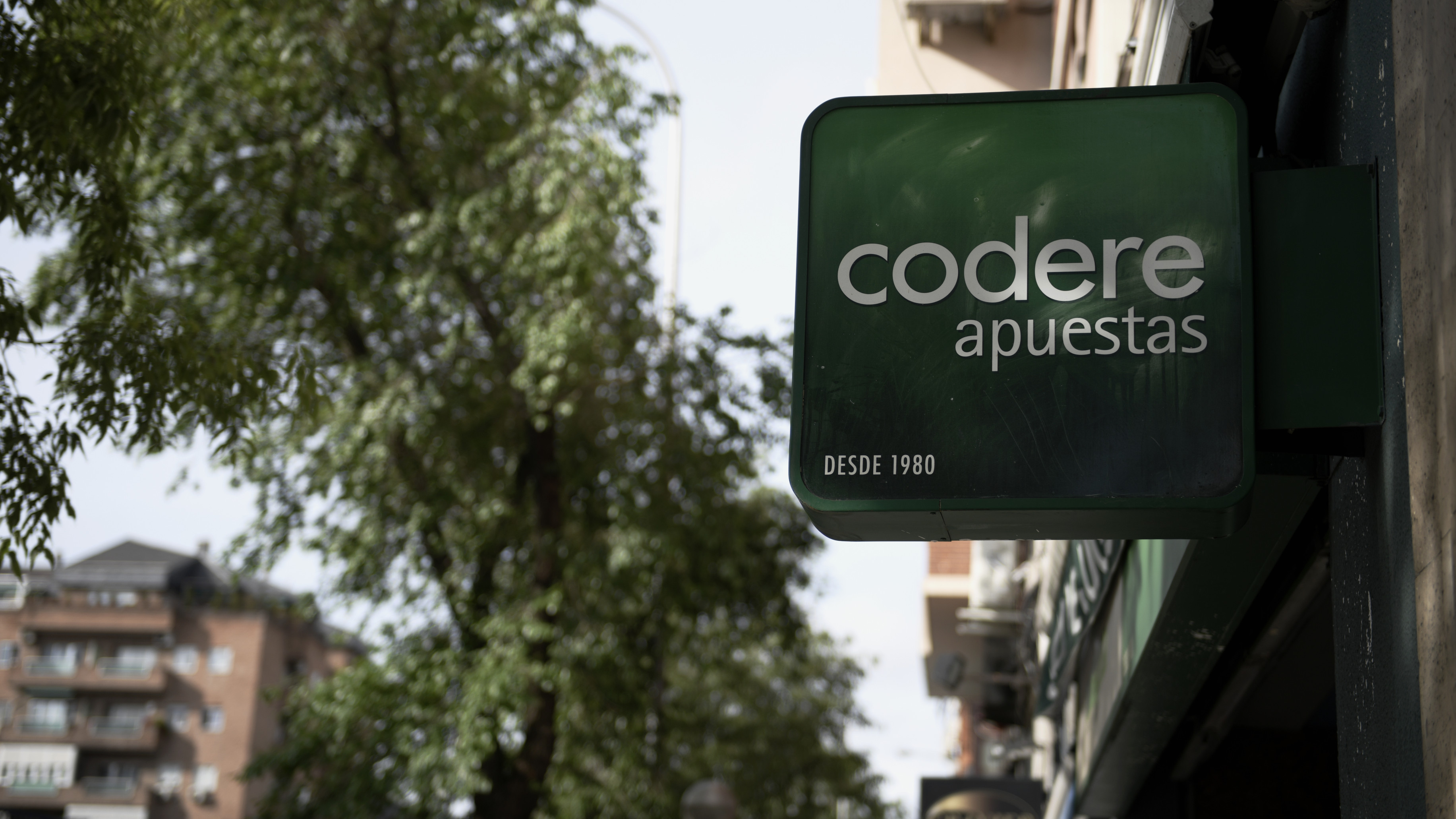 Cartel de Codere en uno de sus locales en Madrid.