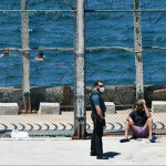 Un guardia civil en la frontera de Ceuta con Marruecos