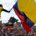 Colombia cierra otra jornada de disturbios y protestas contra el Gobierno