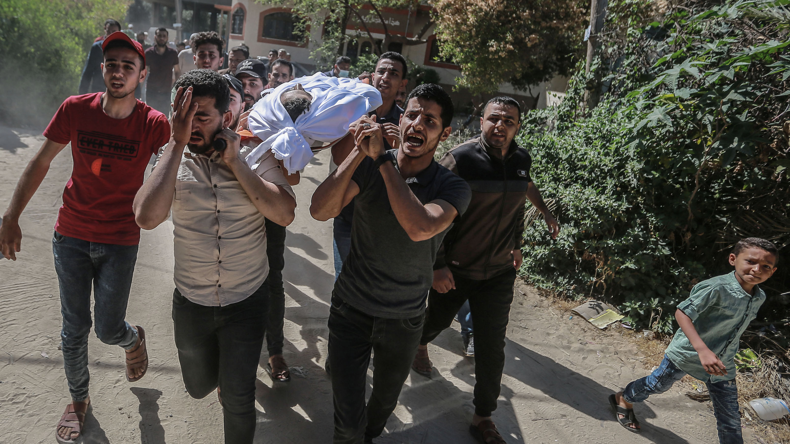 Asciende a 228 la cifra de muertos por los ataques de Israel contra la Franja de Gaza