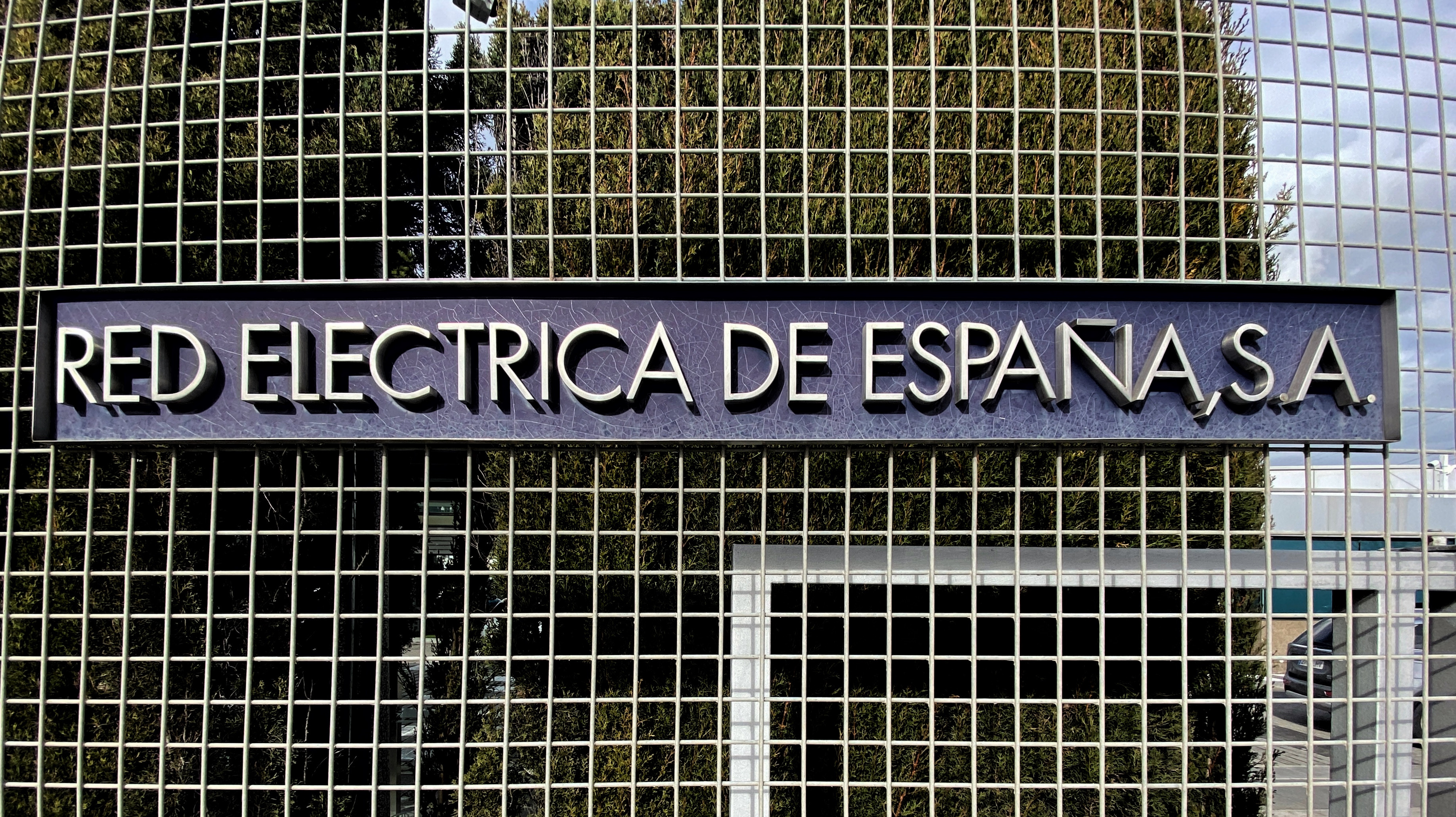 PSOE y PP valoran un intercambio de cromos en el consejo de Red Eléctrica