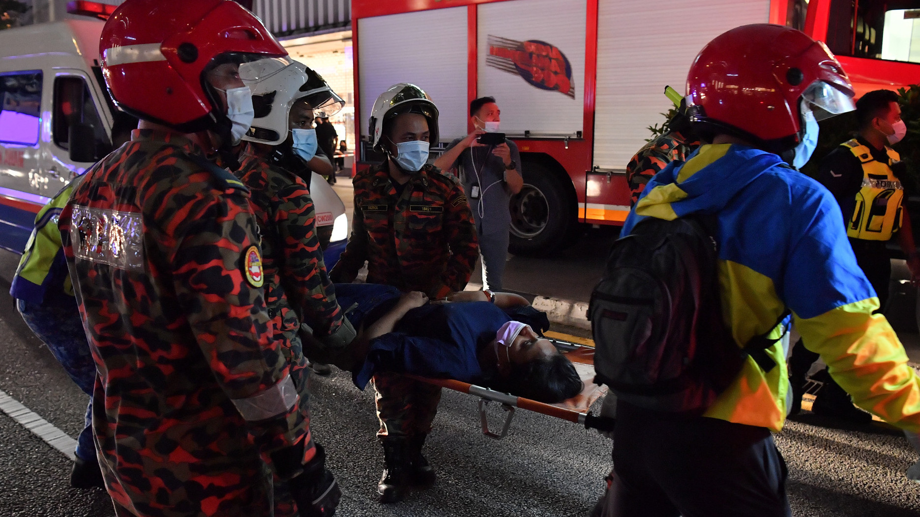 Al menos 213 heridos al colisionar dos trenes del metro de Kuala Lumpur