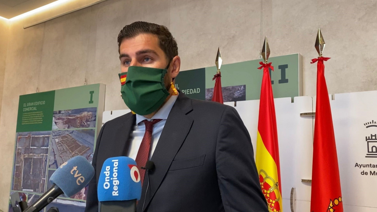 Vox aprueba con PP y Cs en Murcia una moción para que se escuche el himno nacional en las aulas