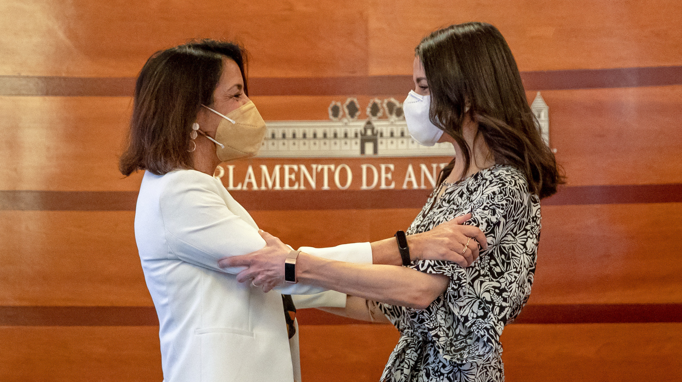 La presidenta de Ciudadanos (Cs), Inés Arrimadas, se reúne con la presidenta del Parlamento de Andalucía, Marta Bosquet.