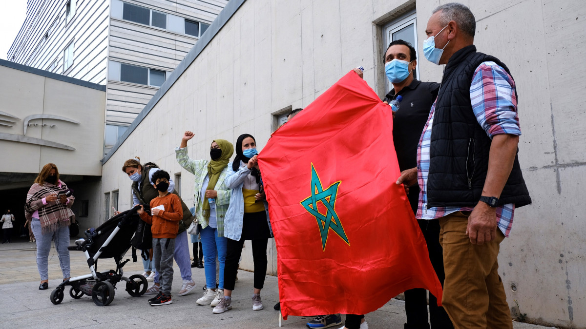 Una veintena de marroquíes protestan ante hospital de Logroño donde está Ghali