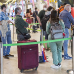 El Gobierno prorroga la limitación de vuelos con Brasil y Sudáfrica y la cuarentena a viajeros de India