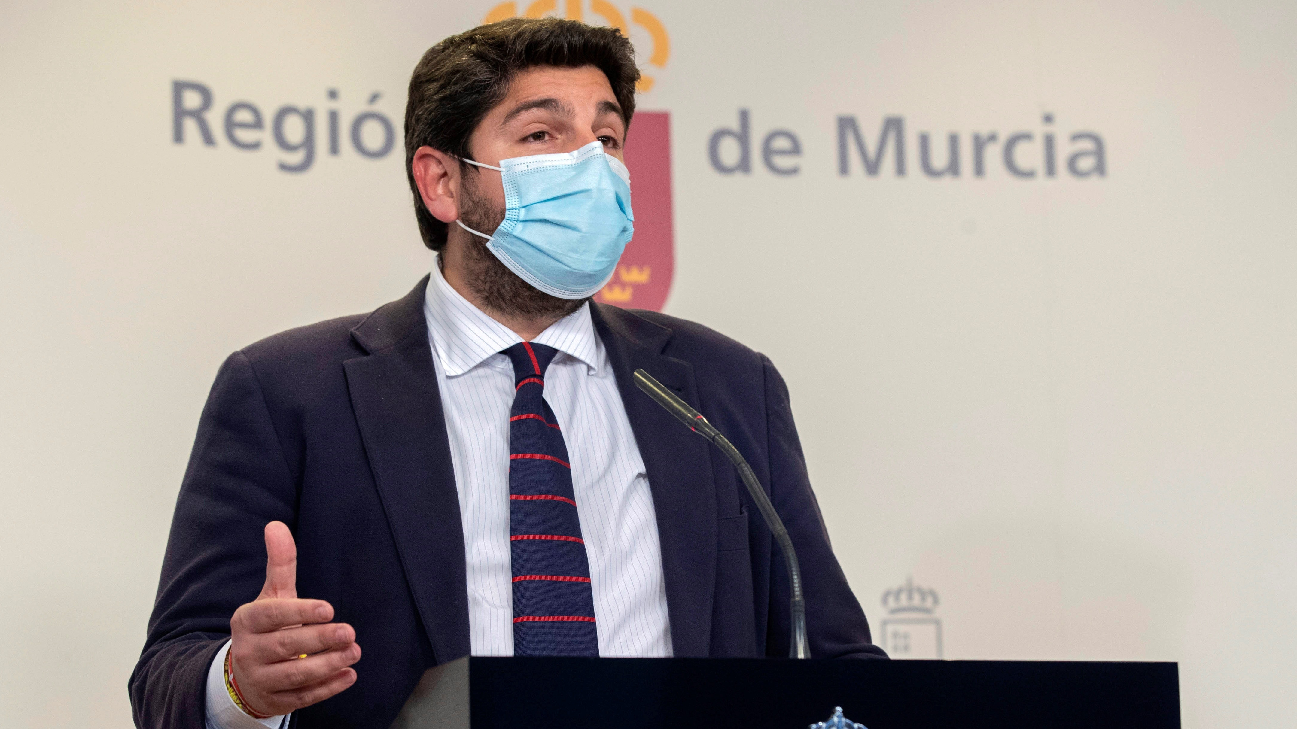 Murcia prohíbe las reuniones de no convivientes por la madrugada