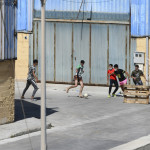 Interceptan 14 menores con covid cuando se fugaban de la cuarentena en Ceuta