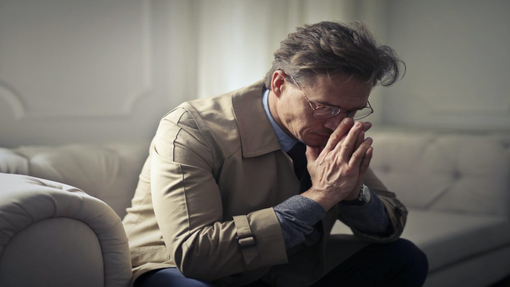 El daño silenciado del acoso laboral: problemas de depresión, ansiedad o aislamiento
