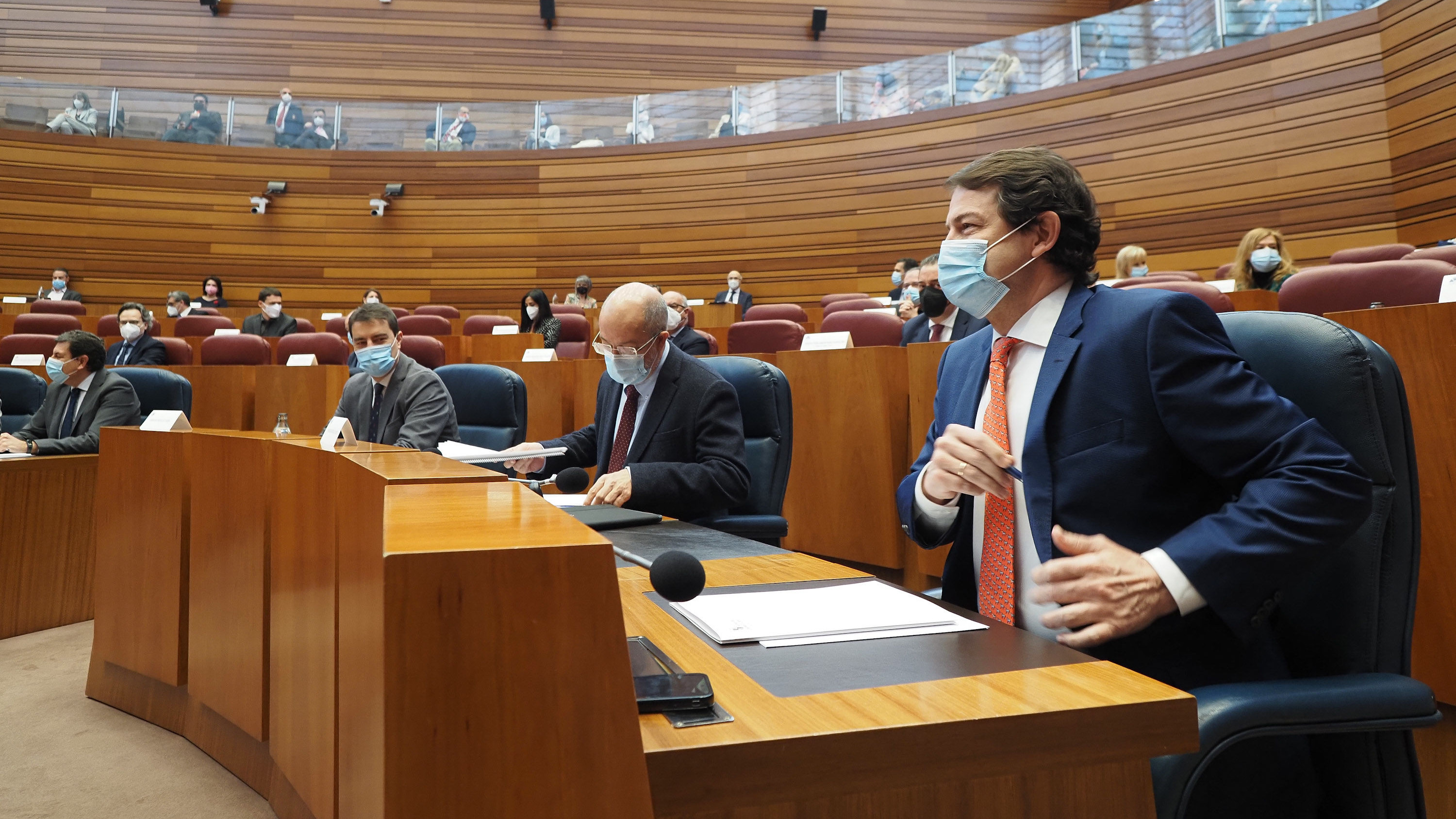 Cs lleva al límite el pacto en Castilla y León y mantiene la reforma sanitaria que rechaza el PP